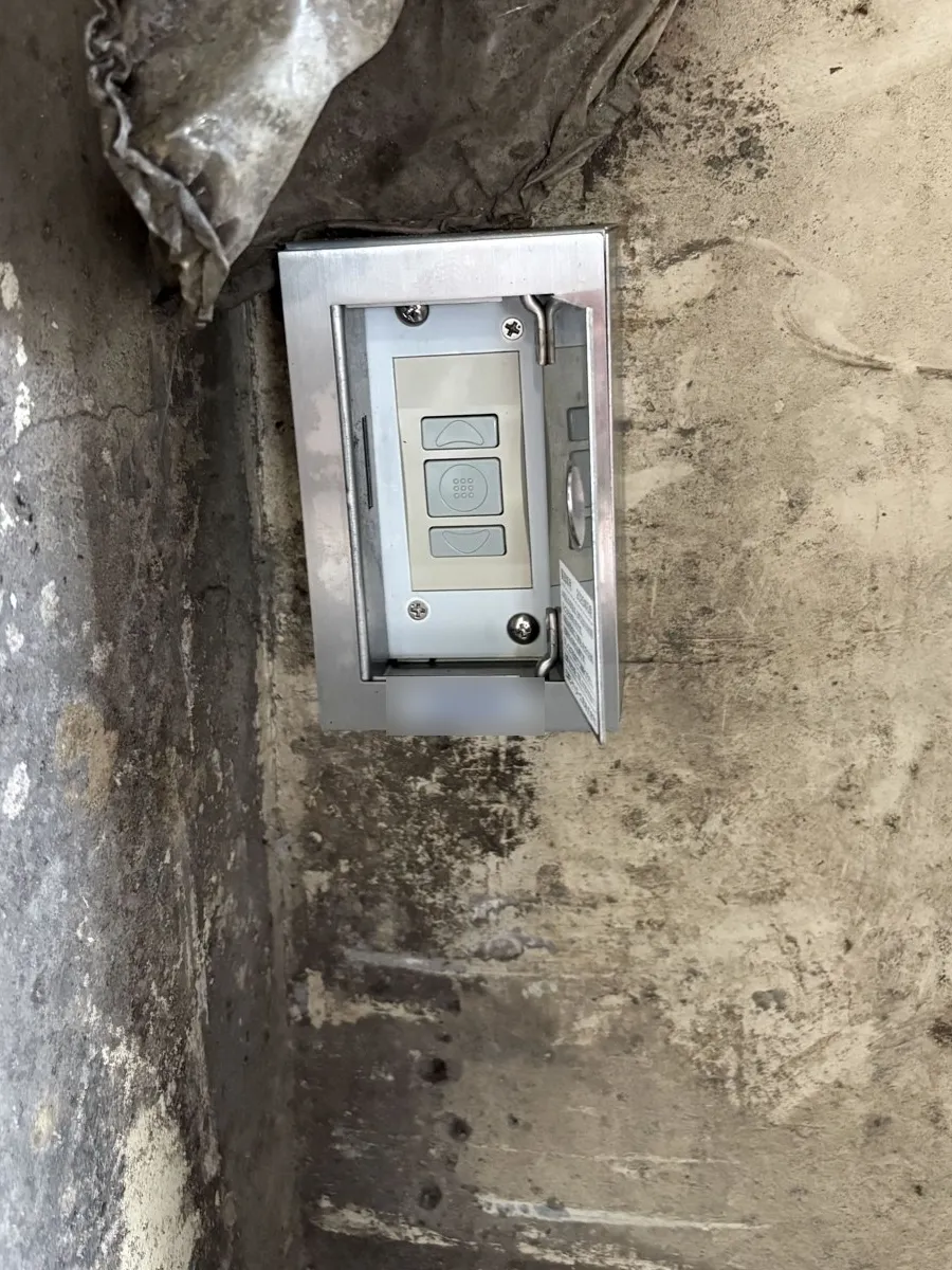 加古川市の事業所の電動シャッターのスイッチボックス
