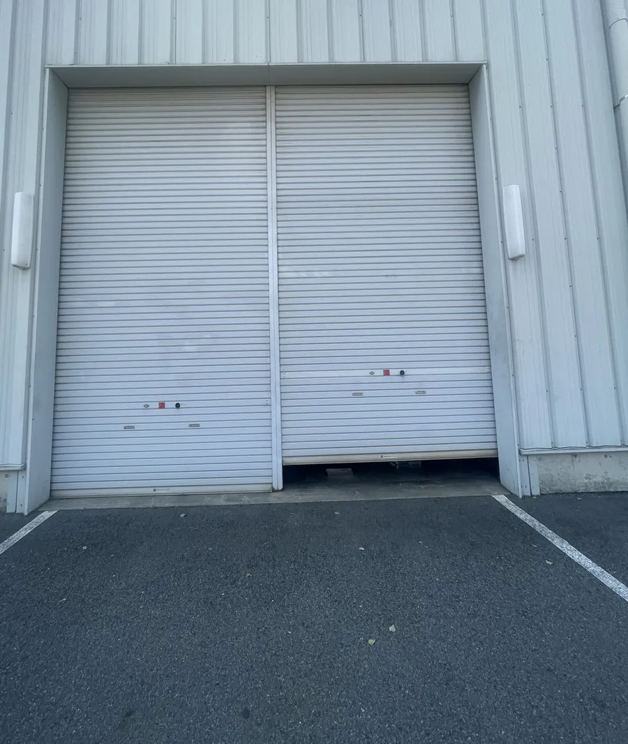 堺市の工場の手動シャッター（現地調査時）